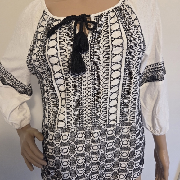 Anthropologie Akemi + Kin Black & White Embroidered Peasant Blouse - Picture 4 of 11
